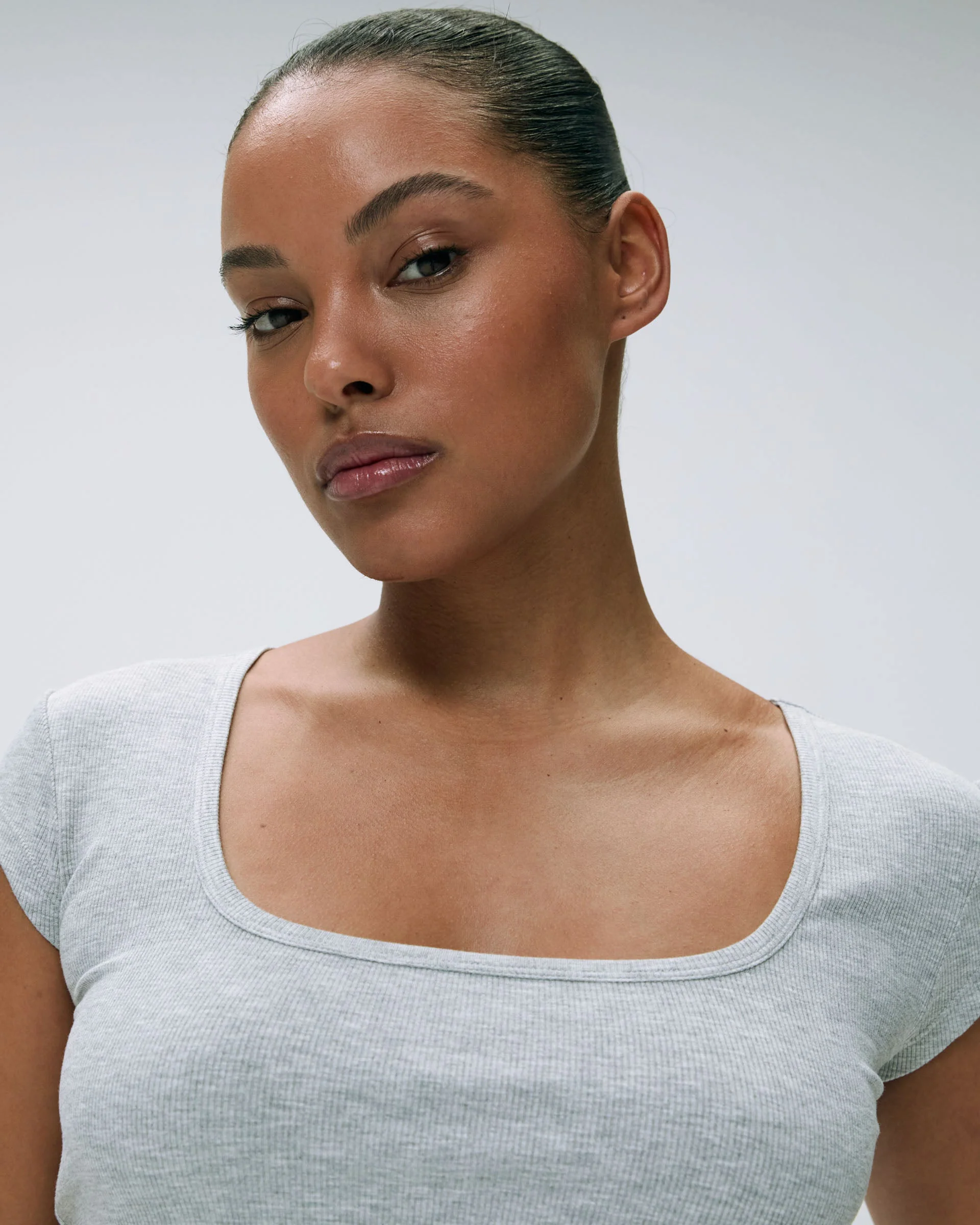 Rib Short Sleeve Scoop Neck Top - Light Grey Melange - Image 3