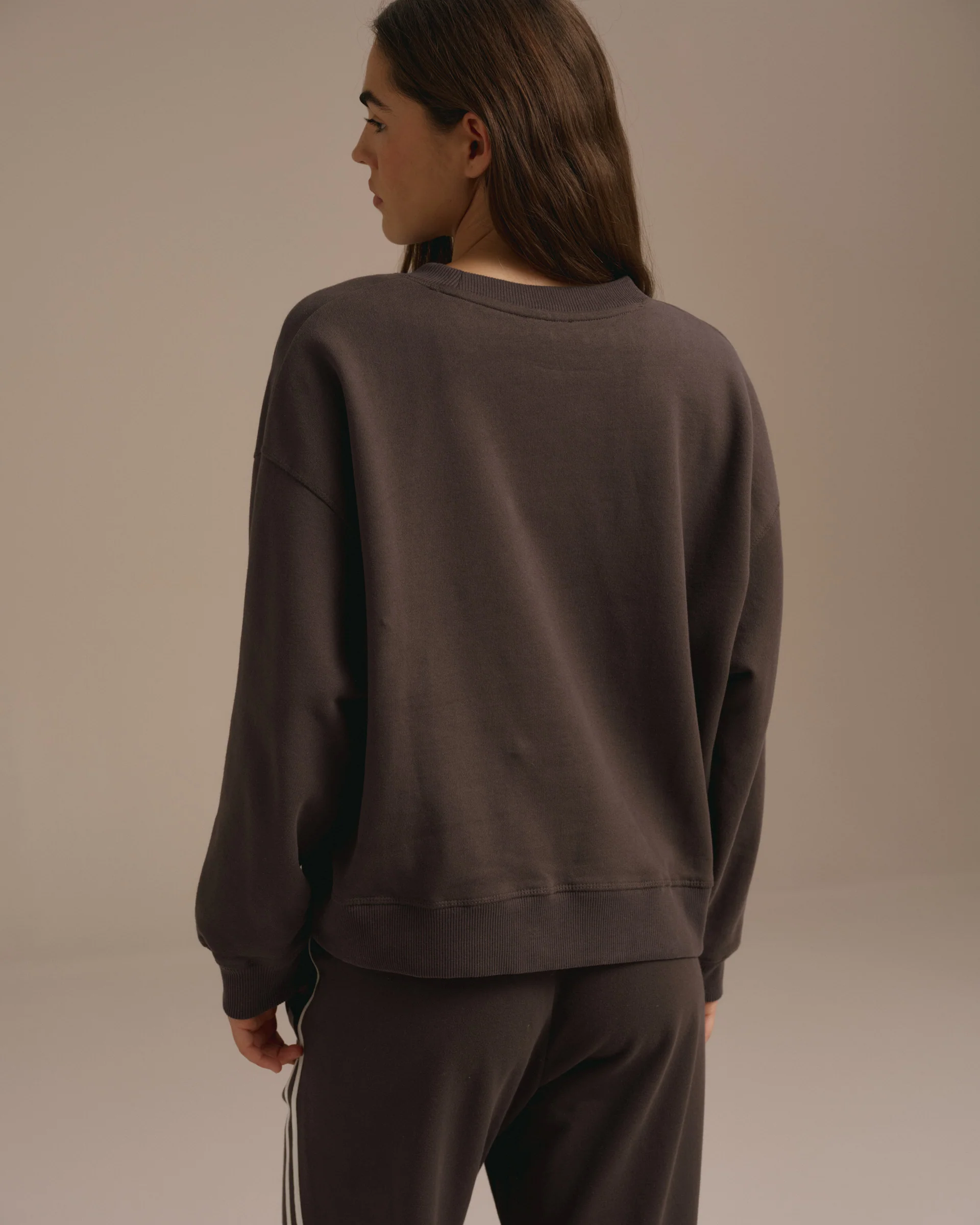 Varsity Loose Fit Sweatshirt - Coffee Bean/Marshmallow White - Image 3